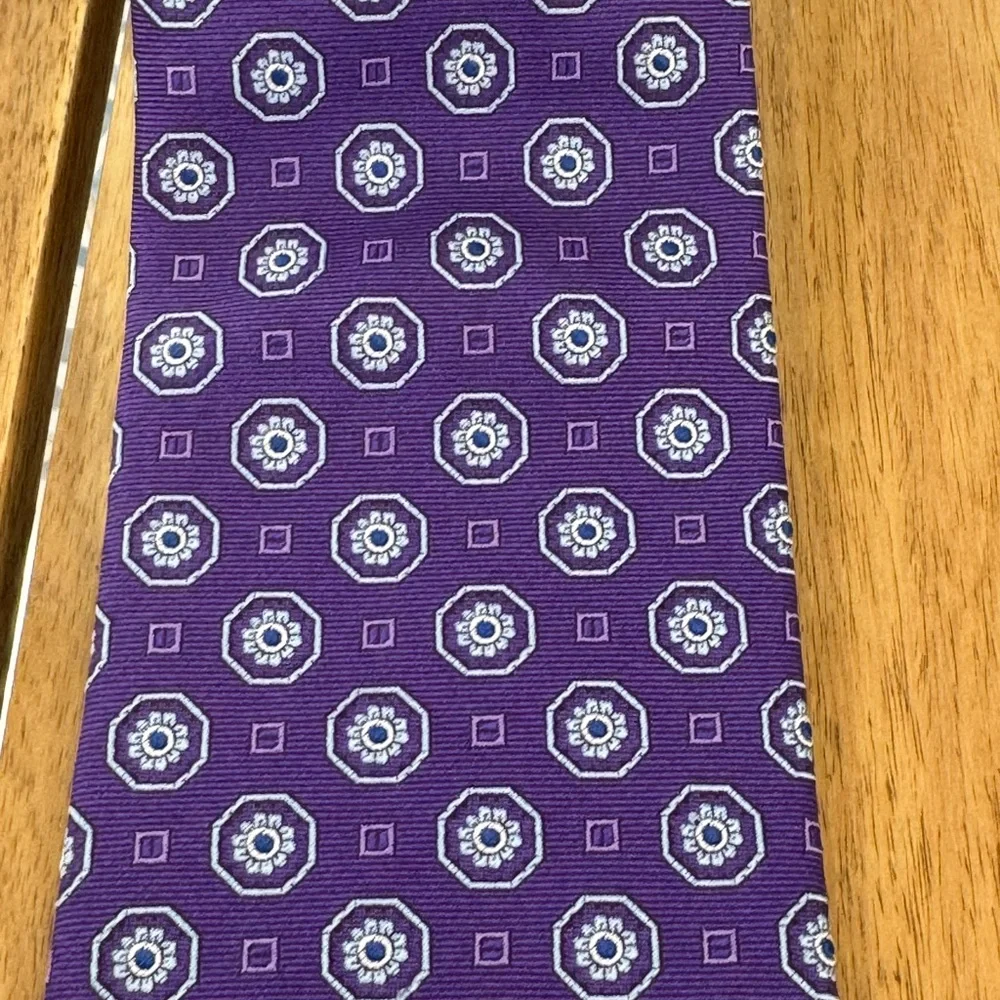 Brooks Brothers Purple Medallion Print Silk Tie Classic Preppy Necktie